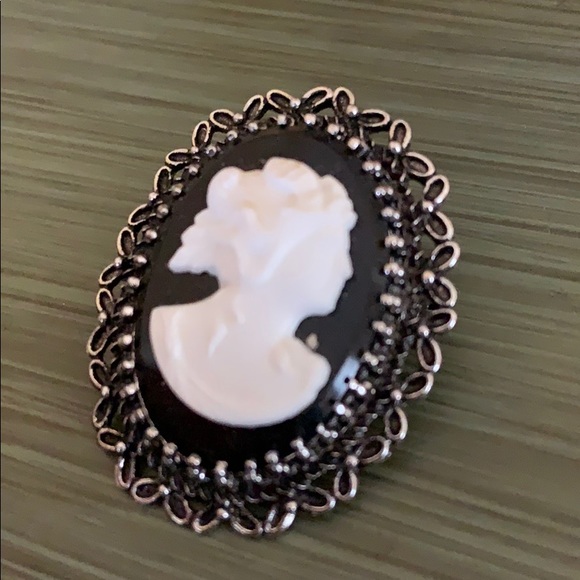Vintage Jewelry - Sterling Vintage Victorian Cameo Pin/Brooch